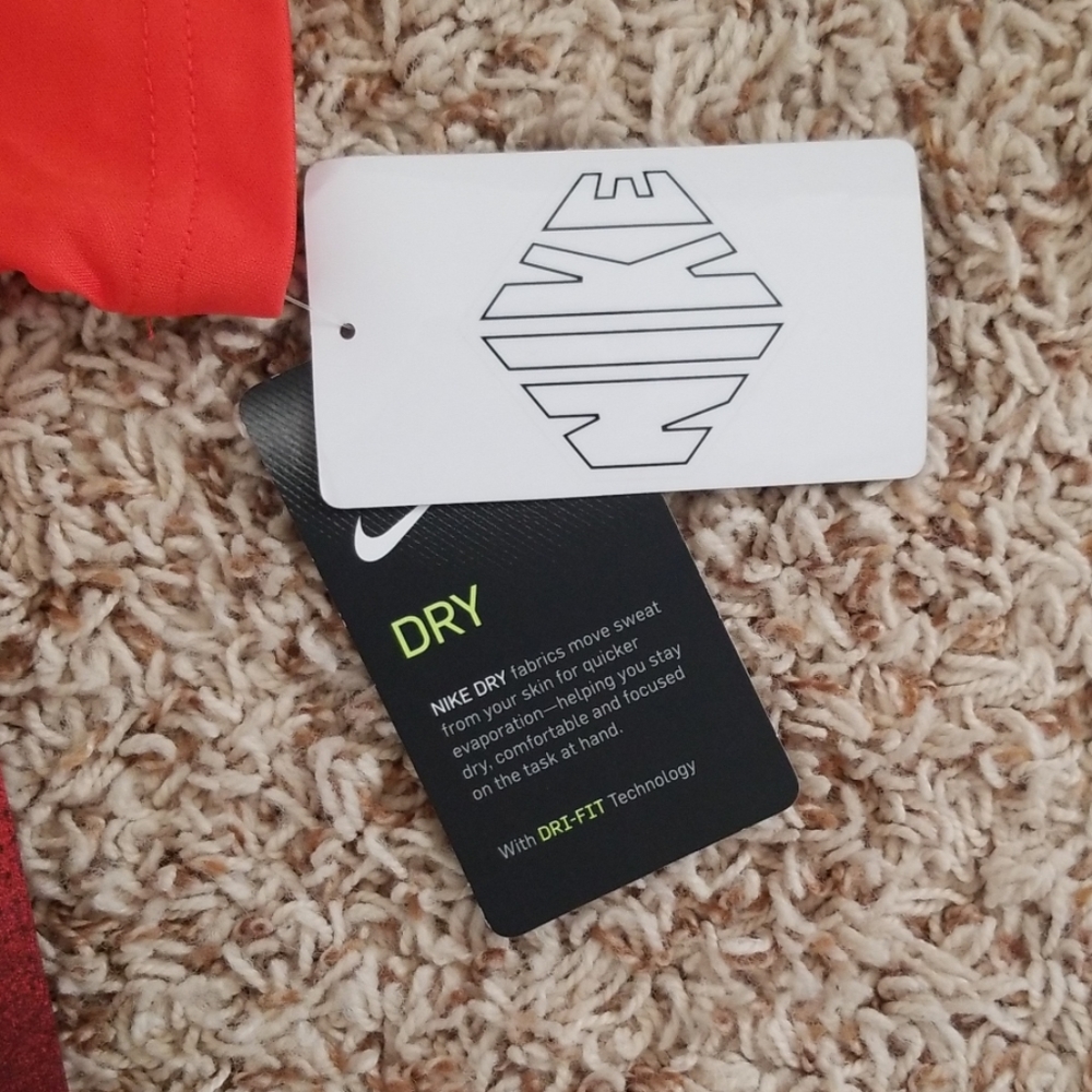 Boy's Nike shirt - Picture 3 of 4